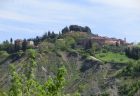 トスカーナの極上ドライブ！青い空と緑の丘とサンタンティモ修道院