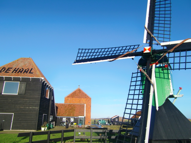 オランダの小さな風車村ザーンセスカーンス