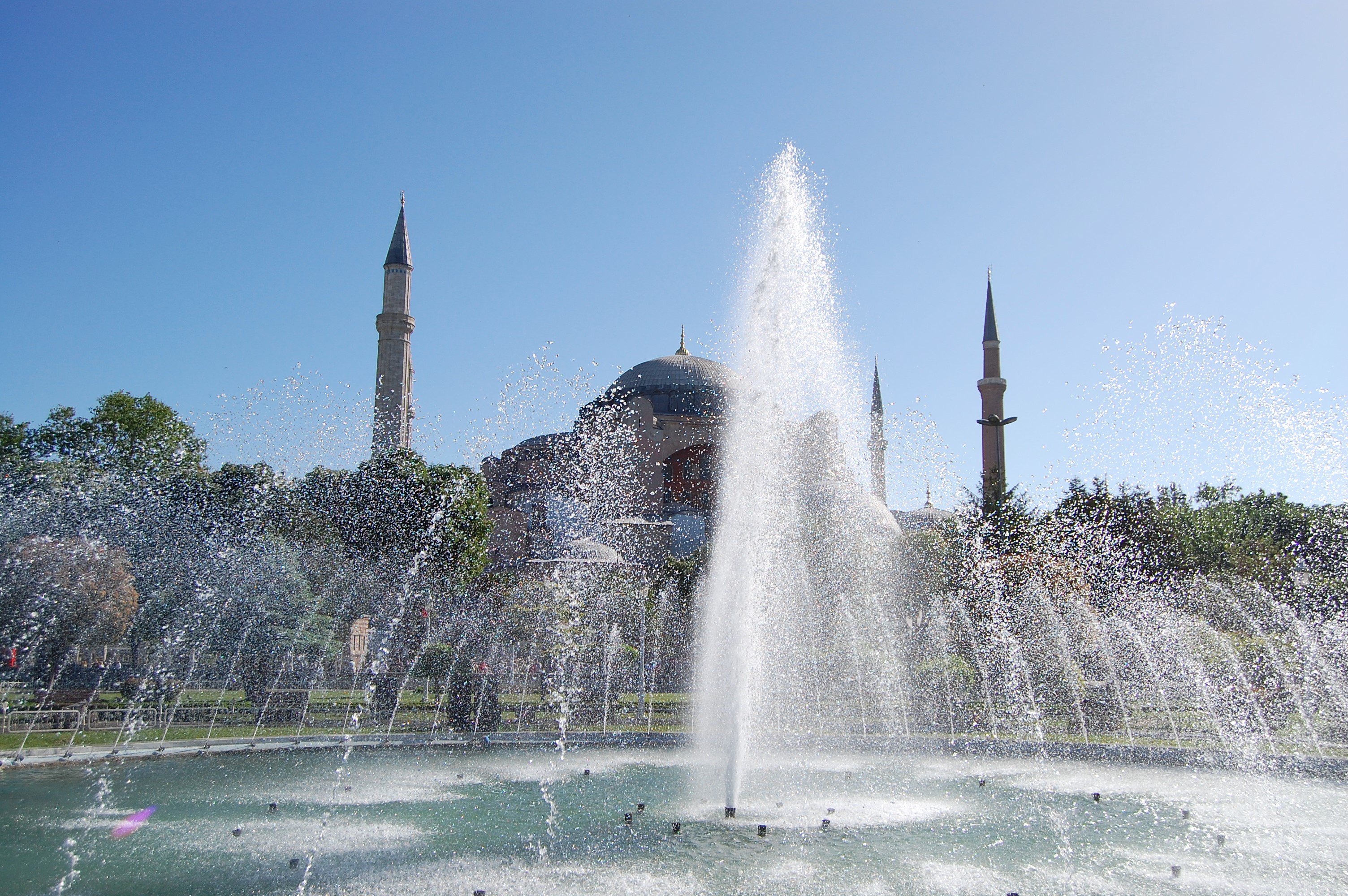 ブルーモスクだけじゃない！イスタンブールのタイルが美しいモスク、リュステム・パシャ・ジャミィ