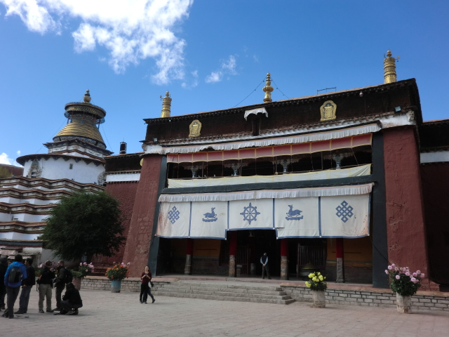 ギャンツエにあるパンコルチョーデでチベット最大の仏塔を見る。