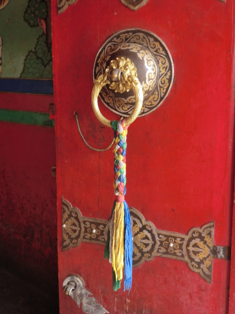 チベット第２の町シガチェのタルシンポ寺を歩く
