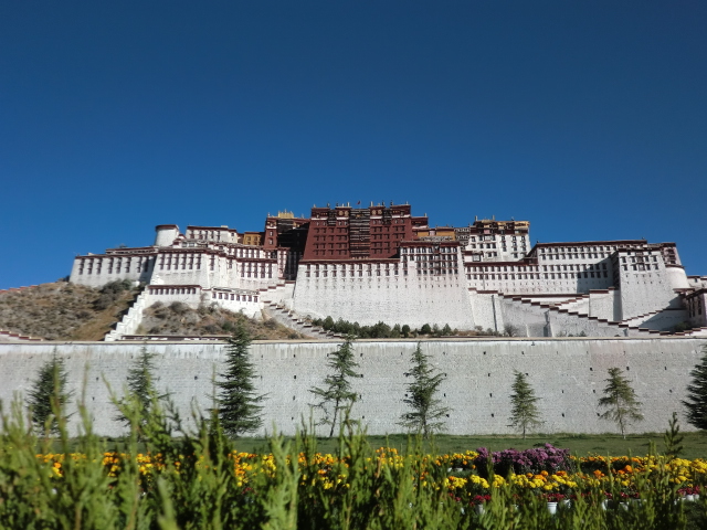 チベットの聖なる都ラサの象徴ポタラ宮