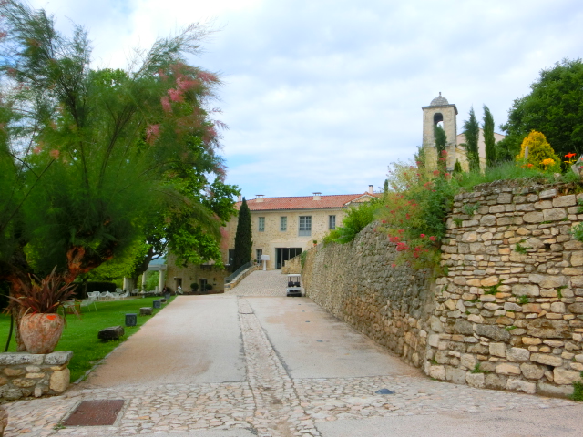 ロクシタンの里、旧修道院のLe Couvent Des Minimes Hotel&Spa L’occtianeに滞在