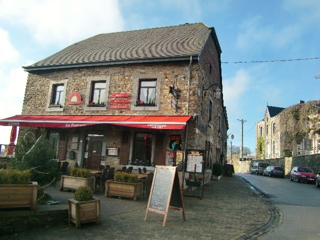 ベルギーの人口500人の小さな小さな村ルデュは古本の村