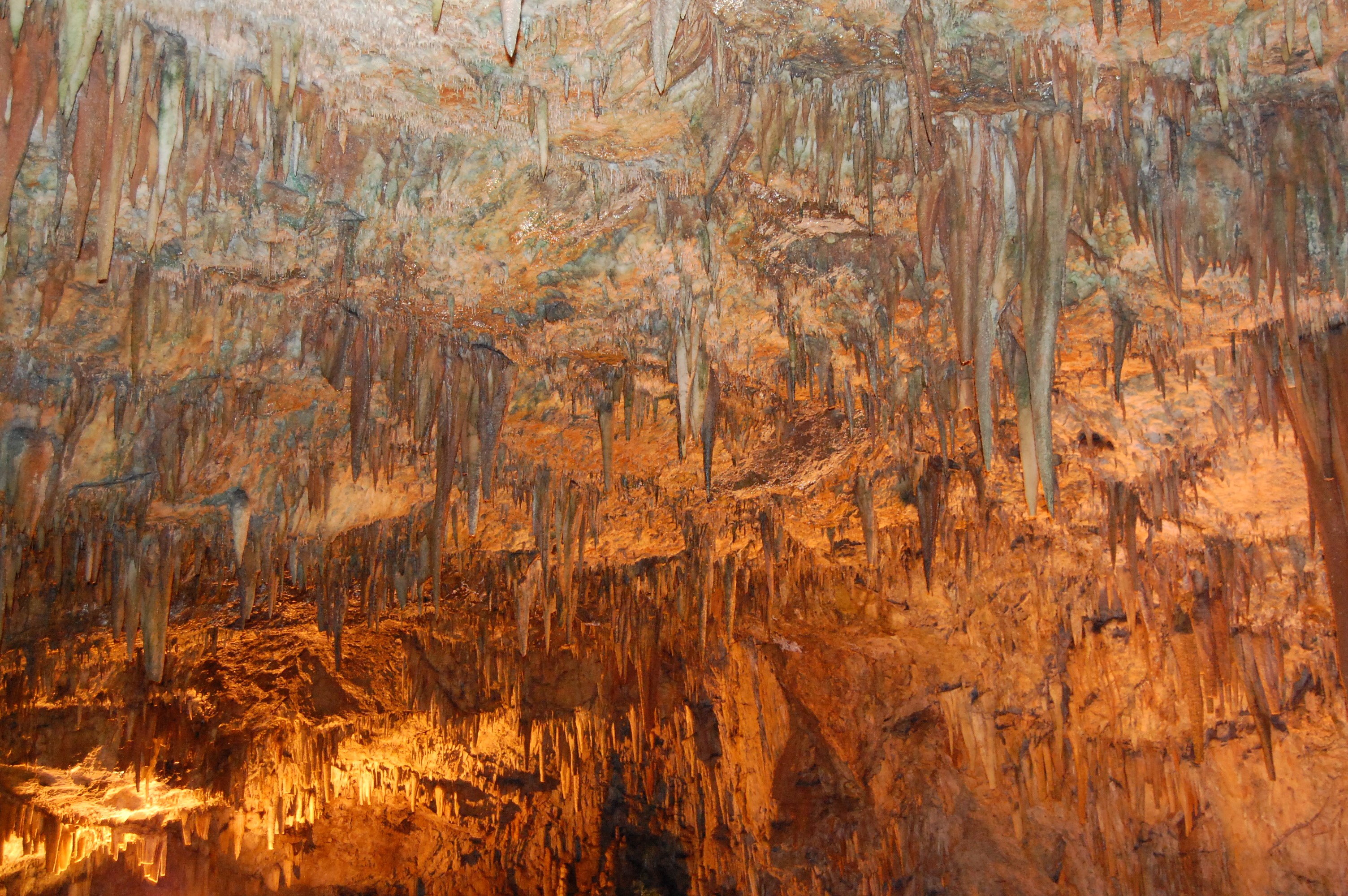 ケファロニア島にある地底湖 神秘的なメリッサーニ洞窟とドロガラティ鍾乳洞 Voyage 世界のホテルと街歩き
