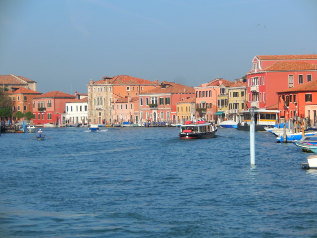 ヴェネツィアのカラフルな漁師町ブラーノ島