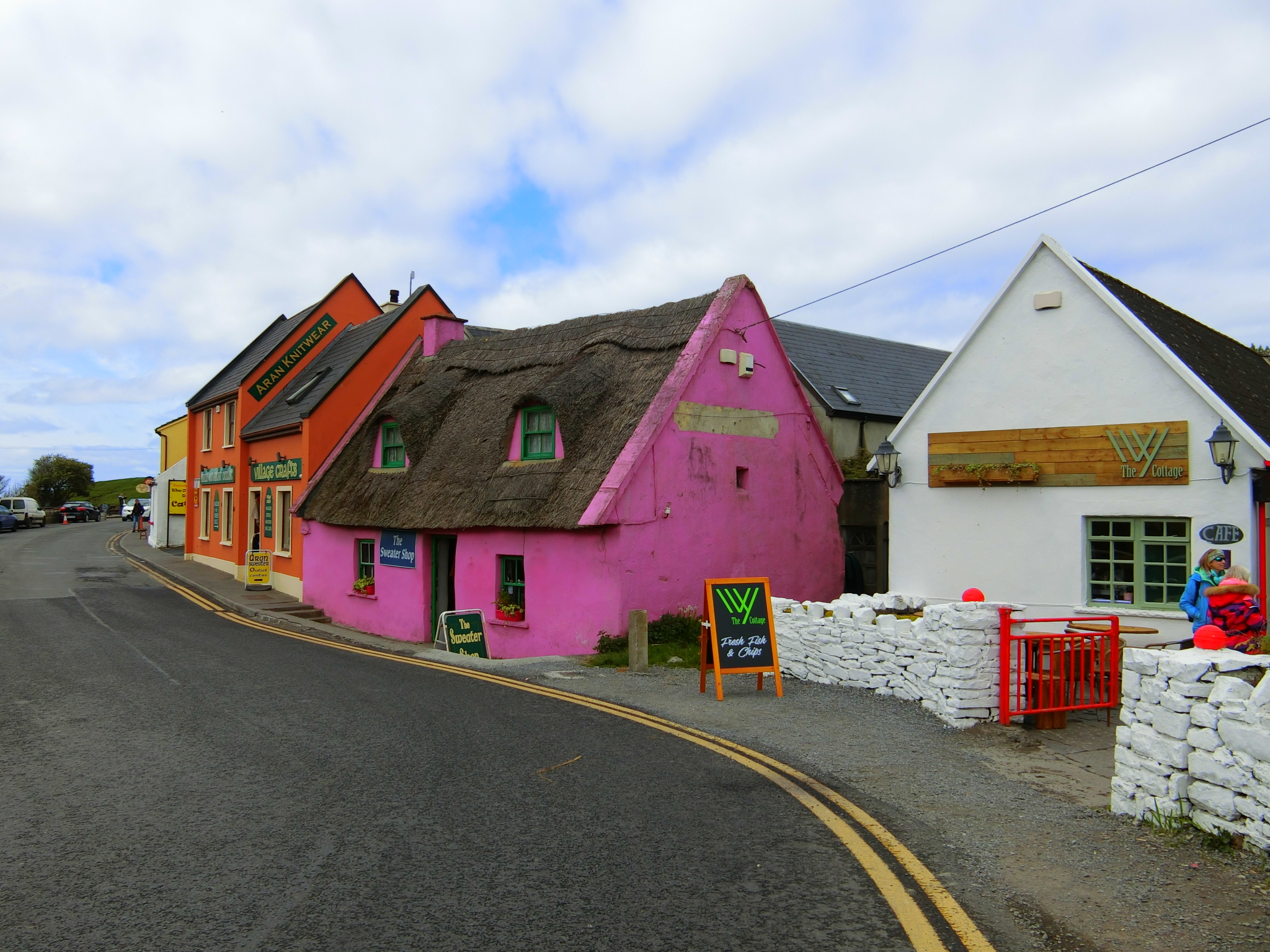 大西洋を望むアイルランドの小さな村ドゥーリン