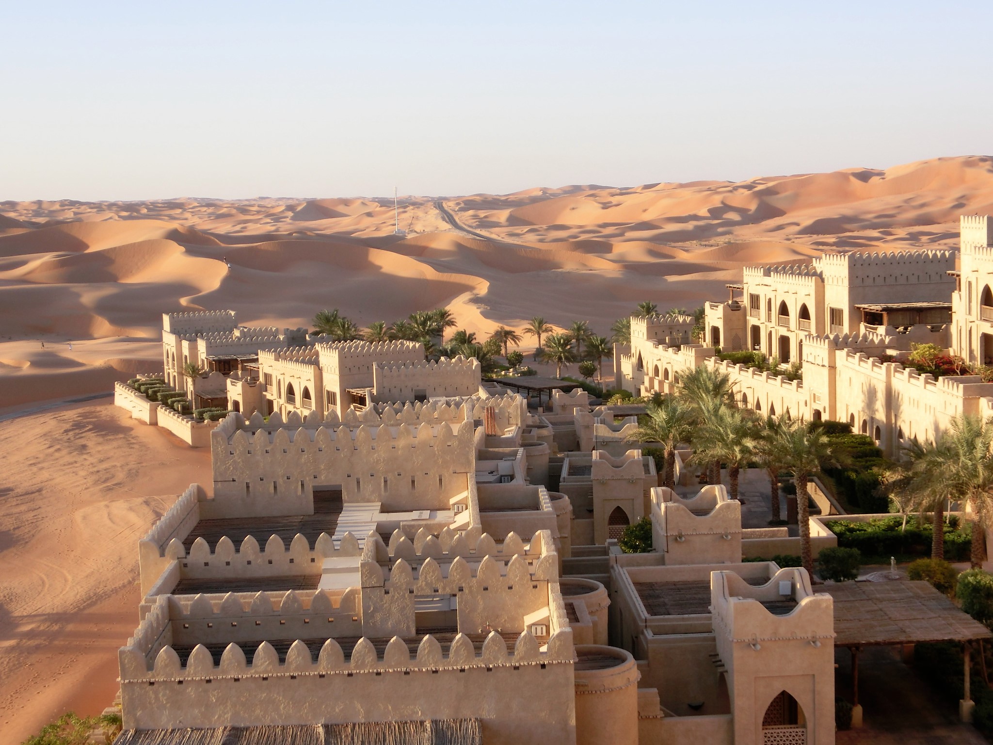 Qasr Al Sarab  美しい砂丘を望むカスール アル サラブのアナンタラSPA