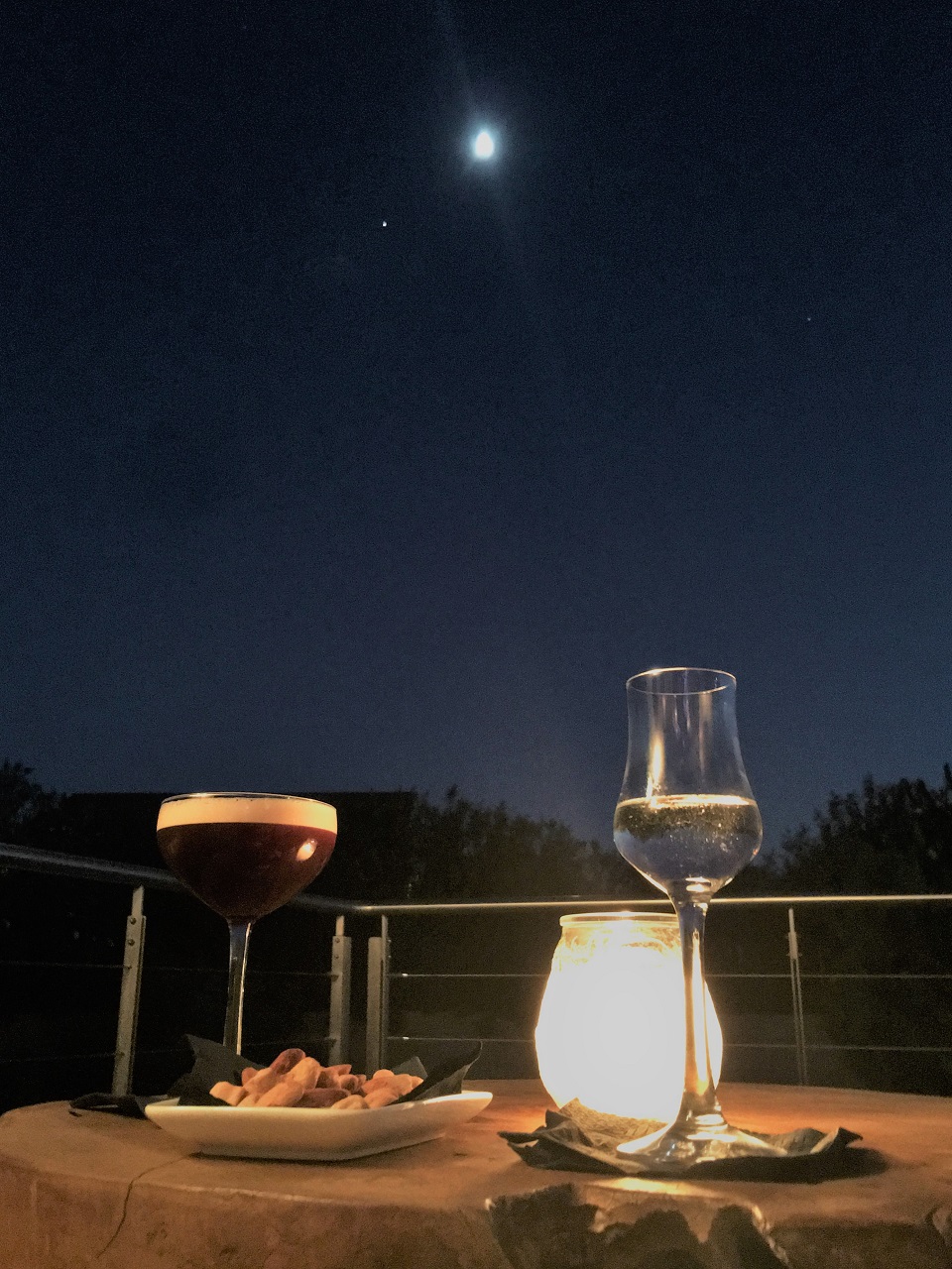コスタナヴァリノ、ザ ロマノスでの夕食は変わりゆく美しい空の色と共に