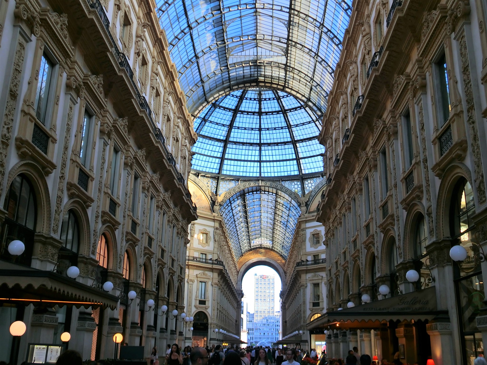 ミラノの街歩きは美しいガッレリアから Voyage 世界のホテルと街歩き