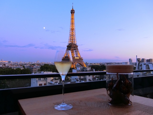 エッフェル塔が目の前！春夏だけのシャンパンバー＠シャングリラホテル パリ