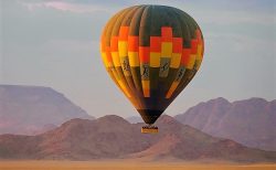 気球に乗ってナミブ砂漠を空中遊覧♪