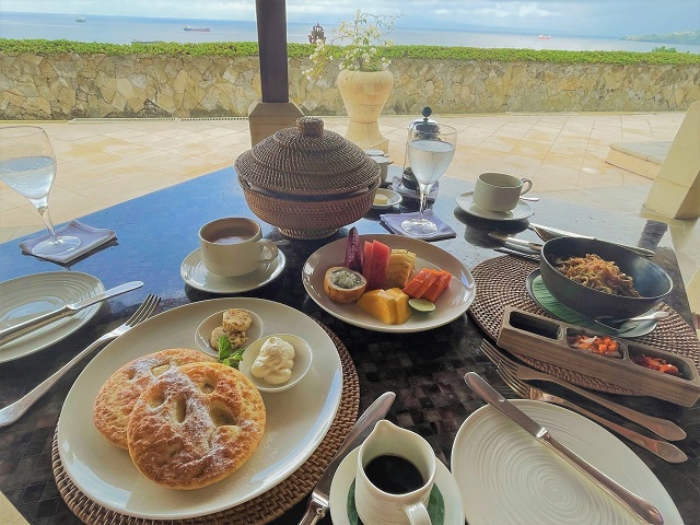 海を眺めながら食べる朝ごはん@アマンキラ