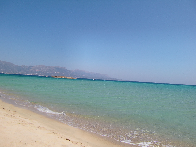 ペロポネソス半島のターコイズブルーが美しいPounta beach