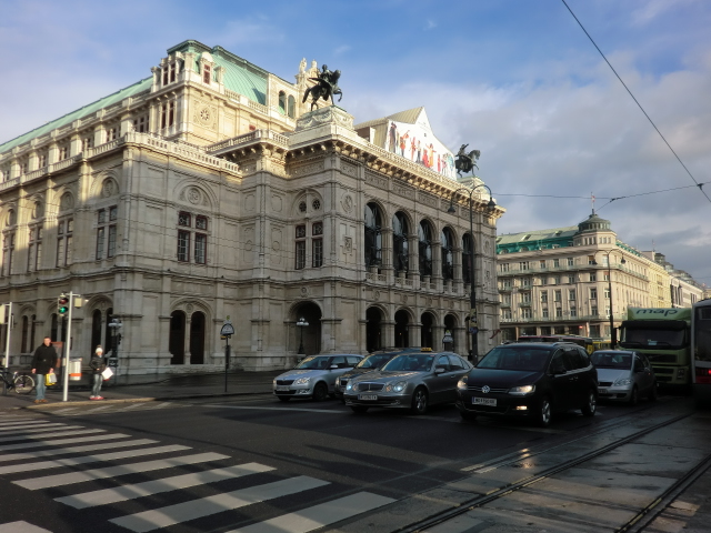 宮廷文化の面影が色濃く残る街ウィーンのクリスマスマーケットが楽しい綺麗