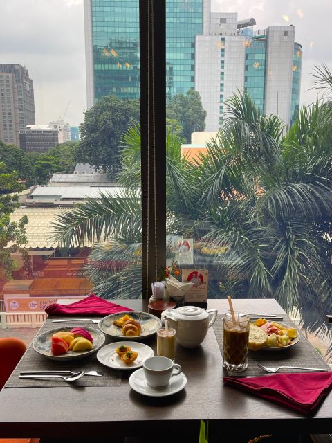 ホテル デザー サイゴンのサイゴン キッチンで朝食