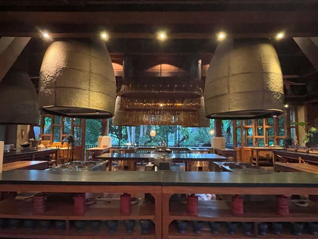 釣鐘が換気扇!WowなキッチンとKHAOでタイ料理