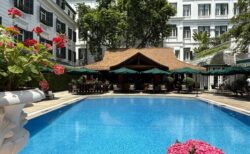 コートヤードのバンブーバーとプール@ソフィテル レジェンド メトロポール ハノイ