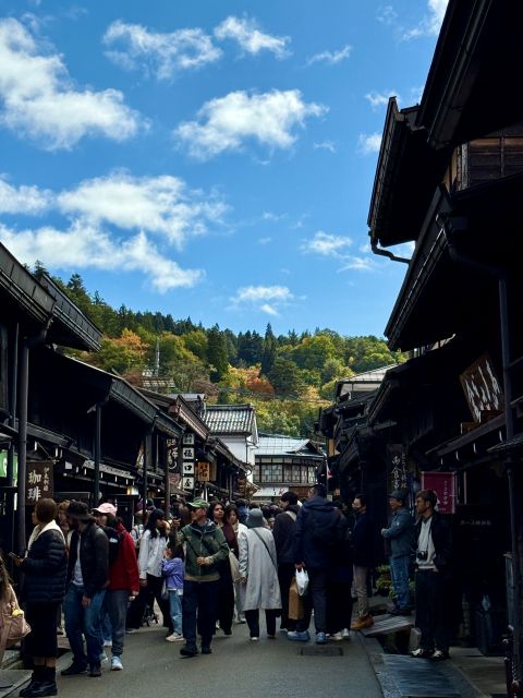 江戸時代の面影を残す高山の古い街並みを歩こう