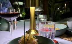 ムンドックのリゾート、ウマルサでのディナー