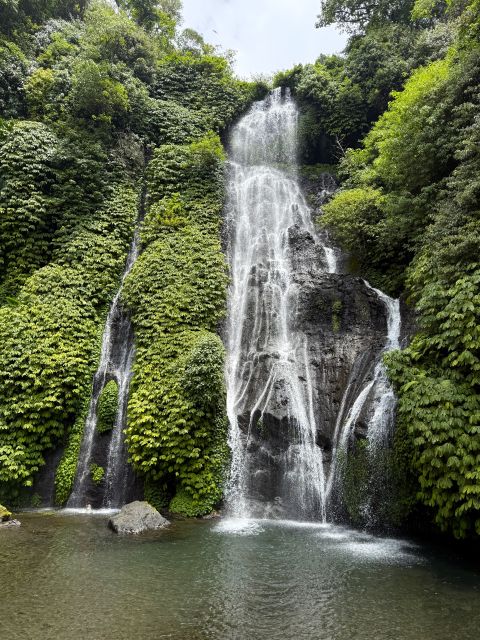 ロヴィナビーチとバニュマラの滝