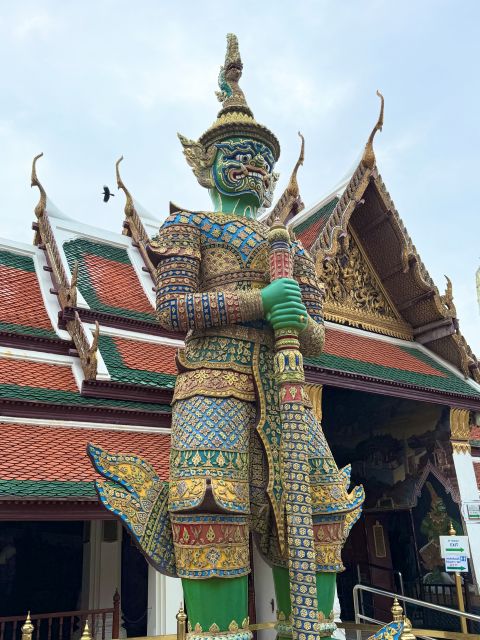 ベンジャロン焼きみたいなバンコクのワットプラケオへ