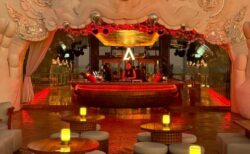 アカラ スカイ ハヌマーン バンコクでリフレクションとルーフトップバー