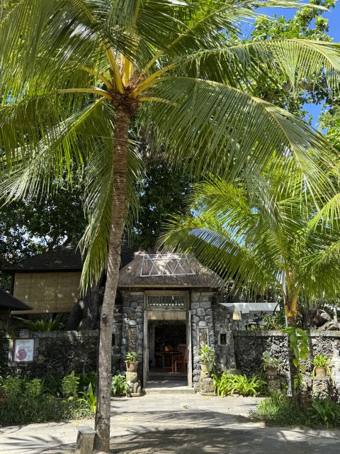 タンジュン サリのプライベートビーチ