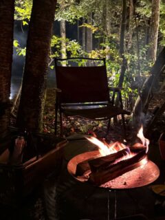 森の空でBBQディナーと焚火を囲んでココアにマシュマロ